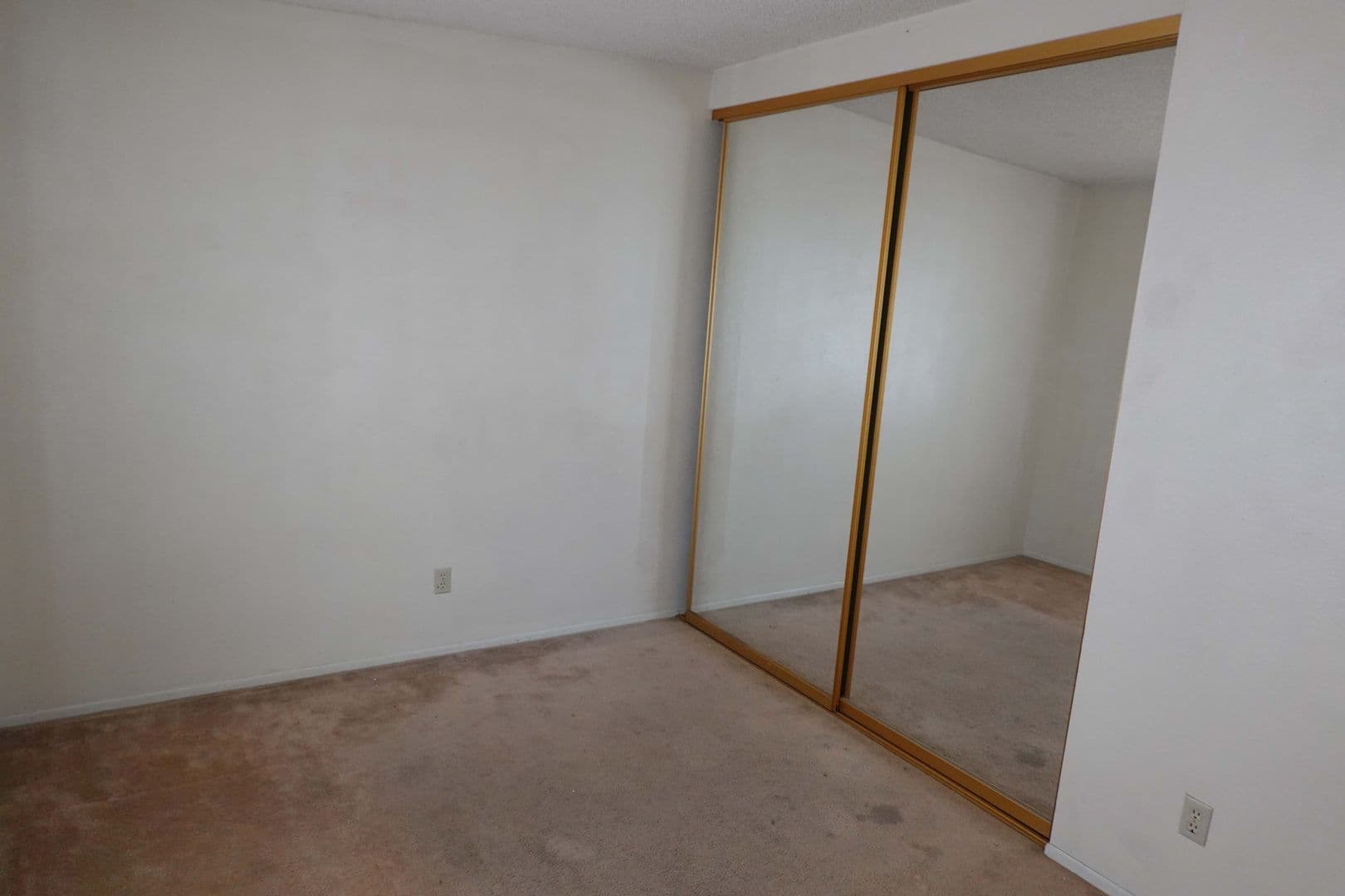 Los Angeles Apartment: 4609 Ellenwood Drive