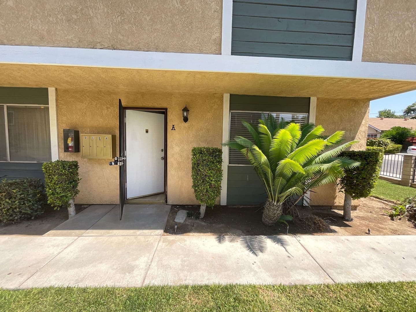 Whittier Apartment: 6327 Newlin Ave.