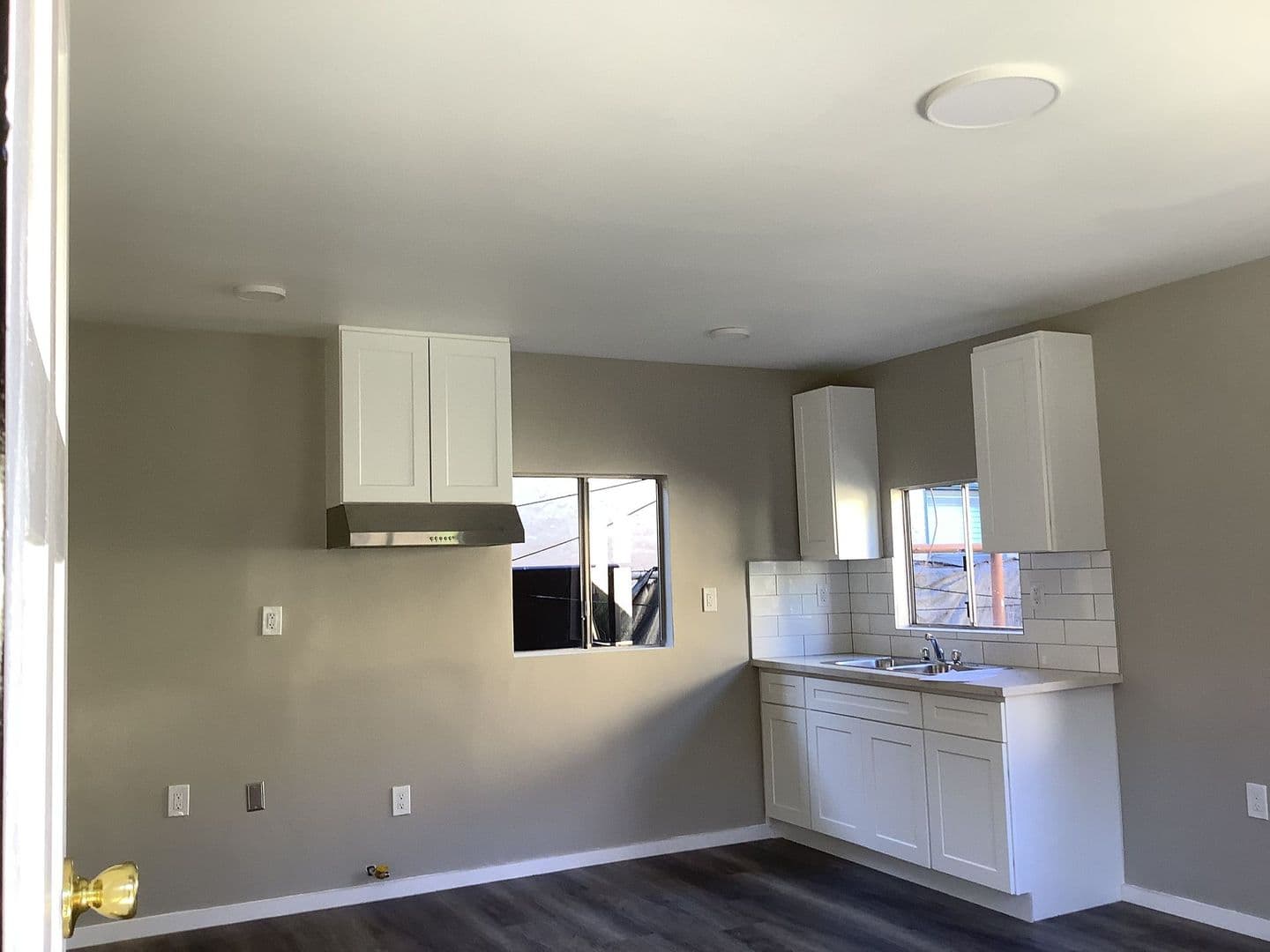 Huntington Park Apartment: 2768 E. 57th St.