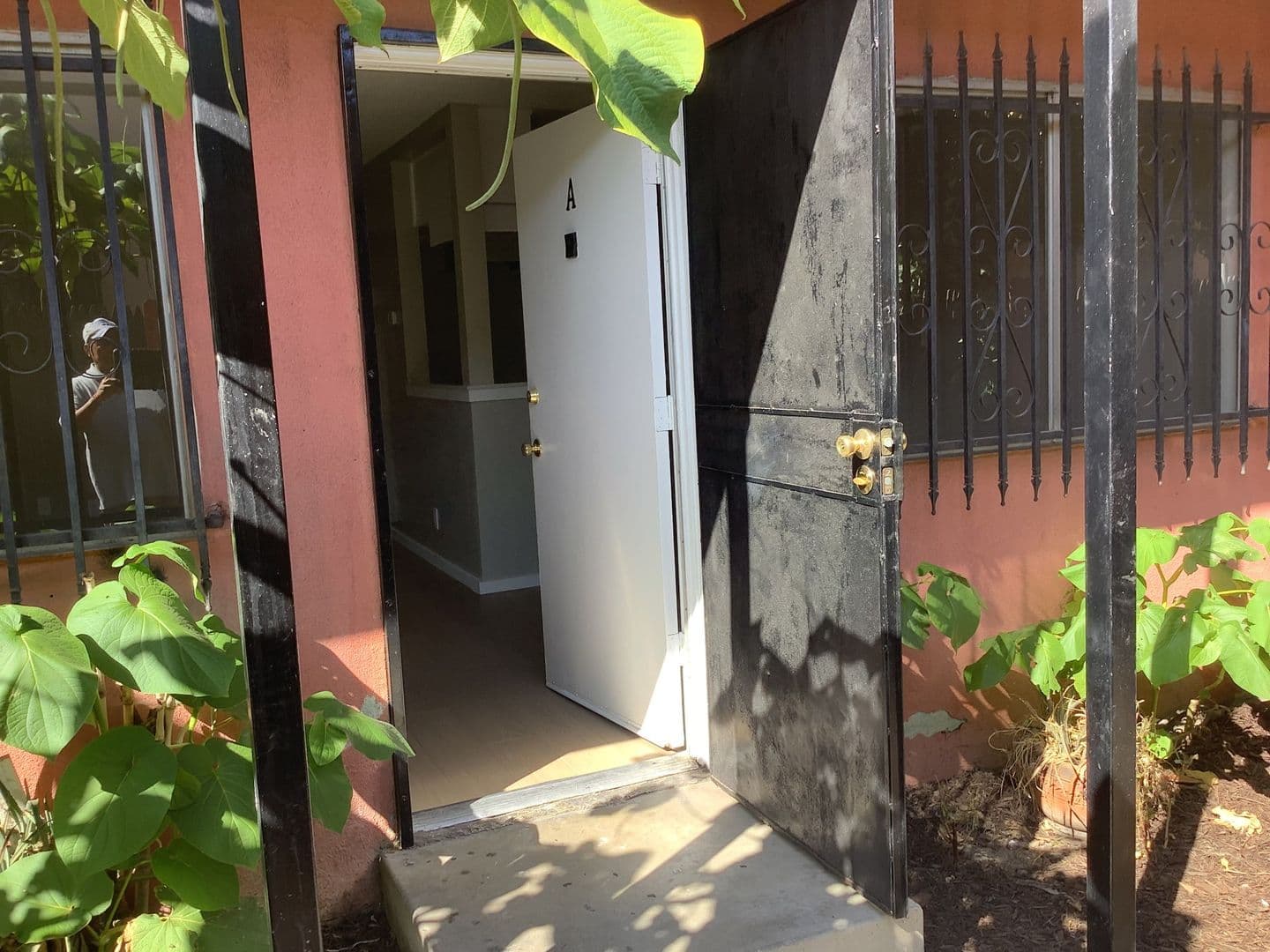 Huntington Park Apartment: 7013/S Malabar St.