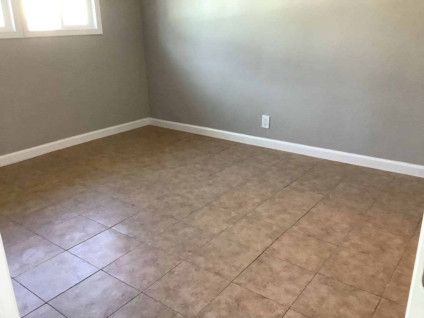 Bell Apartment: 6240/S Woodlawn Ave