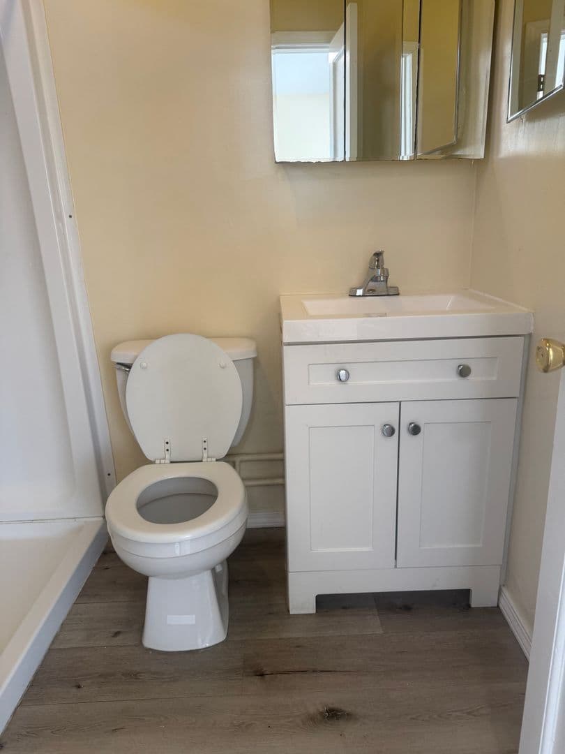 Santa Monica Apartment: 1827 Euclid Street
