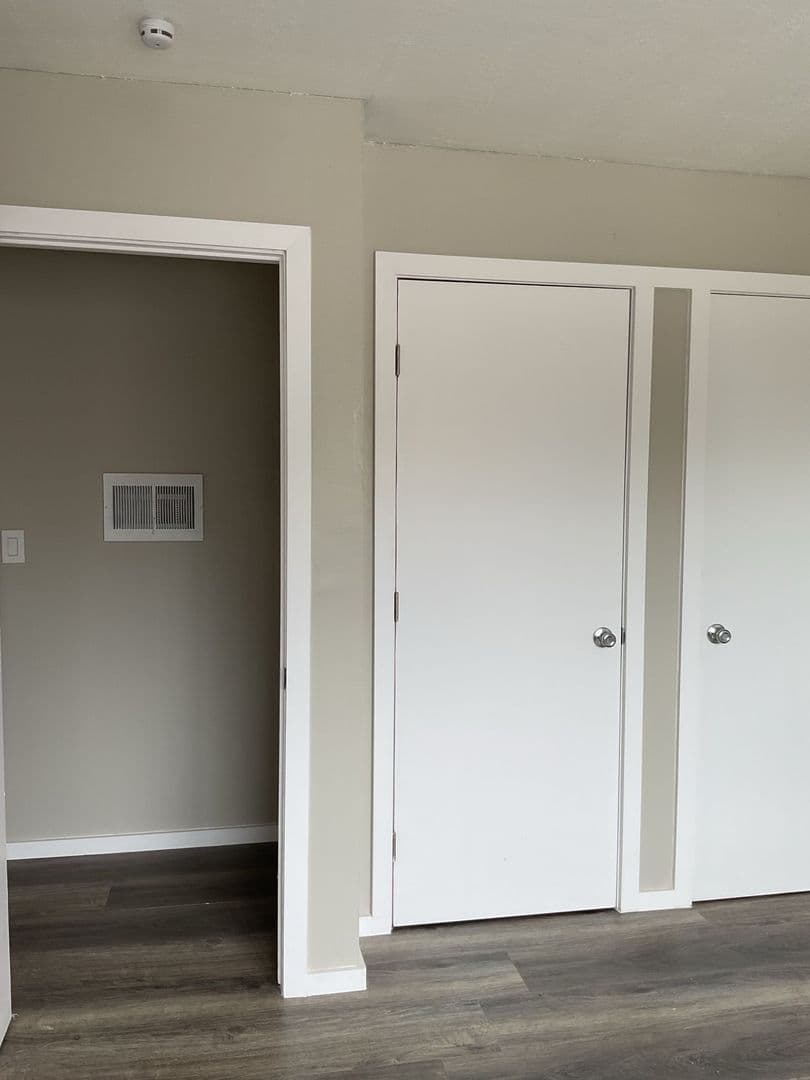 Maywood Apartment: 6126/S King Ave.