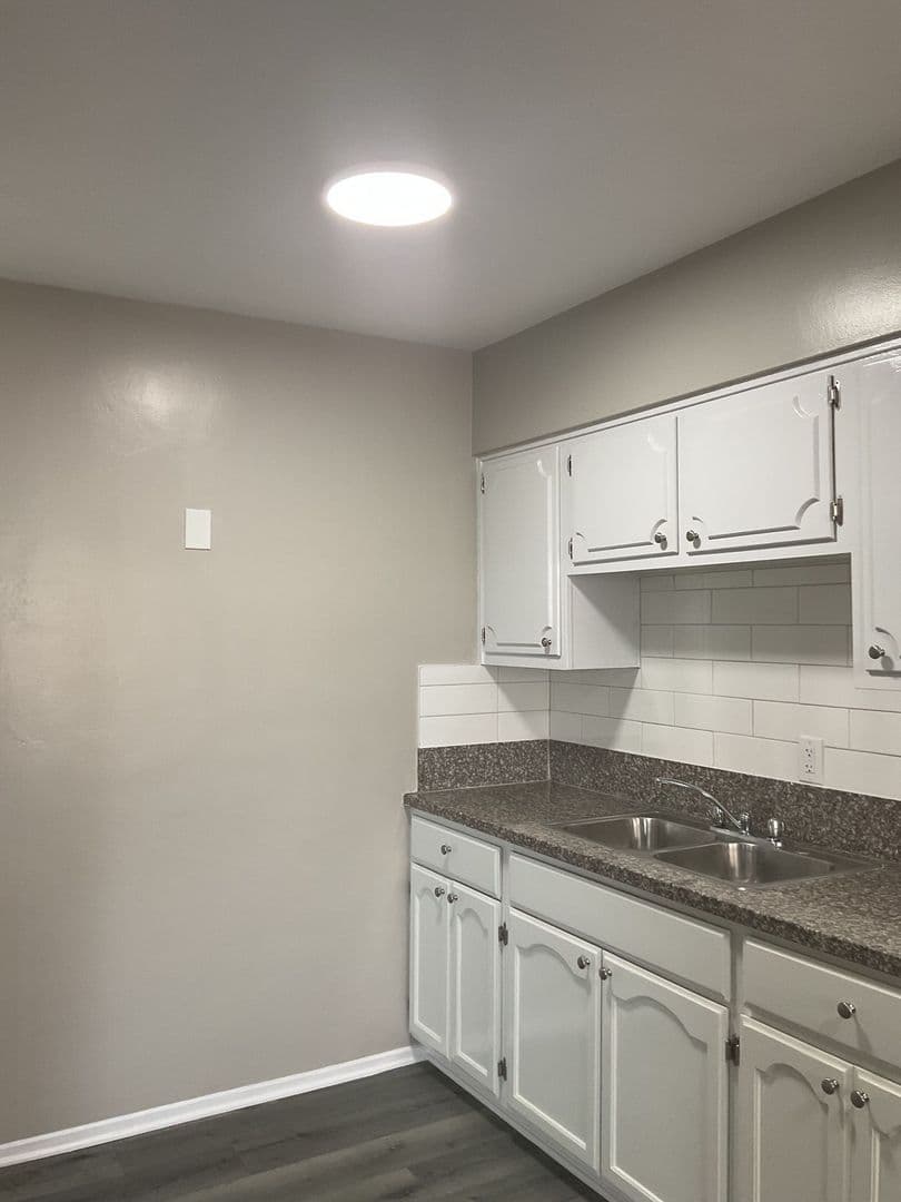 Huntington Park Apartment: 7013/S Malabar St.