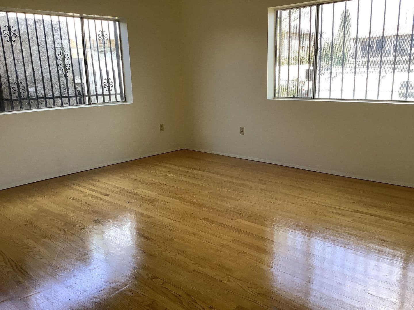Huntington Park Apartment: 2804 E. 58th St.
