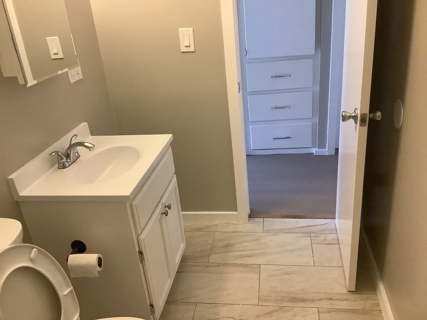 Huntington Park Apartment: 7013/S Malabar St.