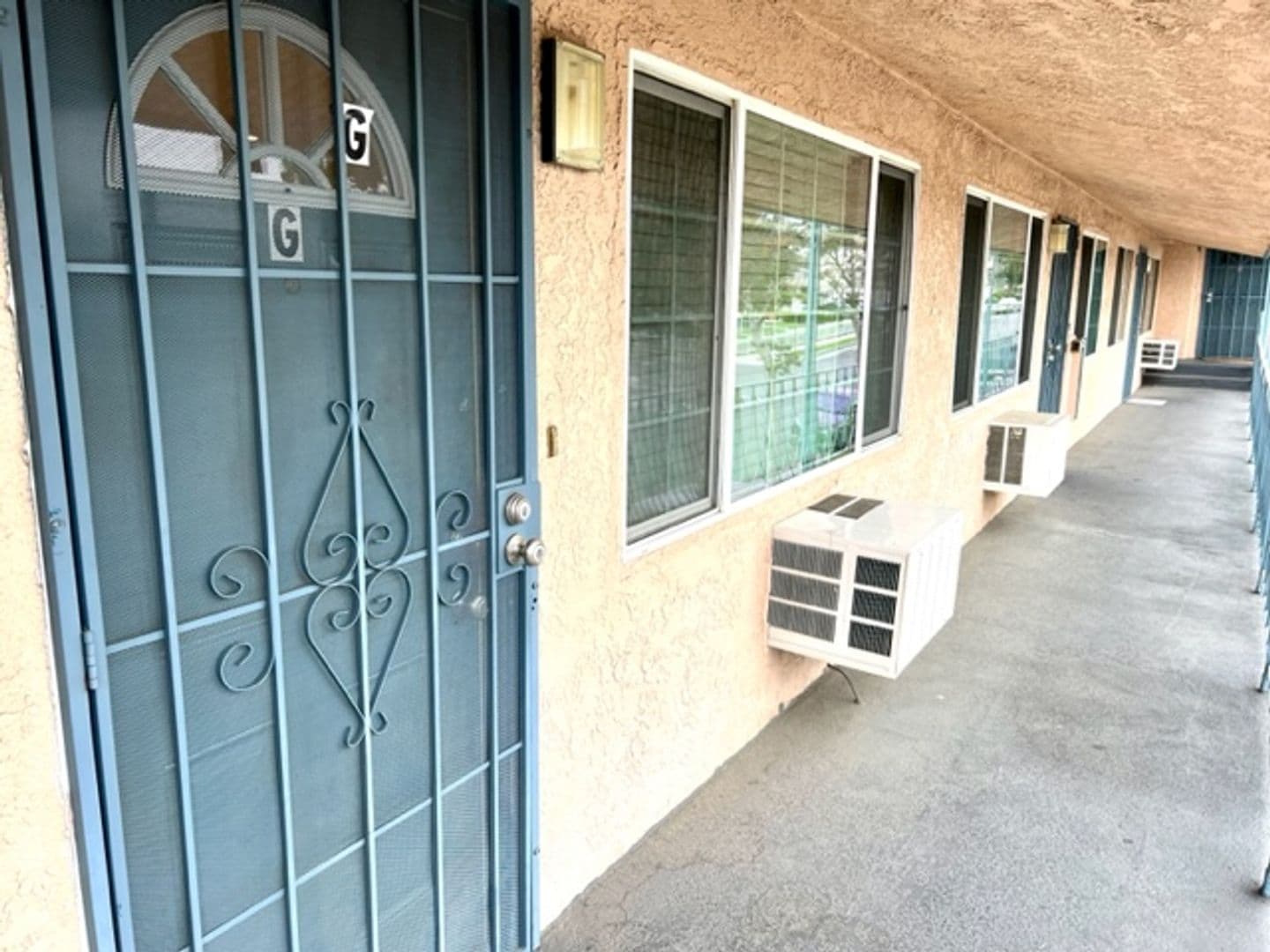 Whittier Apartment: 6257 Newlin Ave.