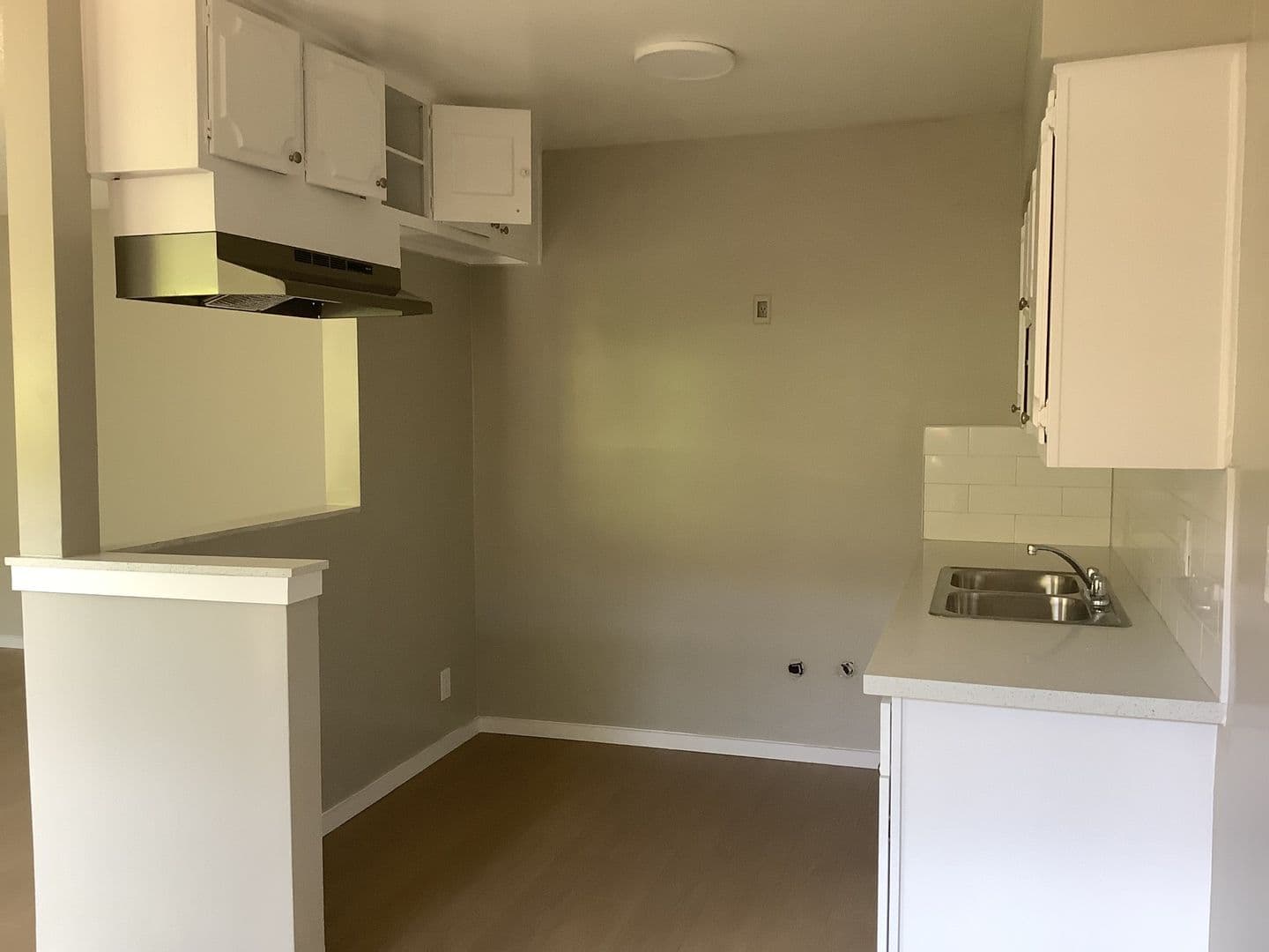 Huntington Park Apartment: 7013/S Malabar St.