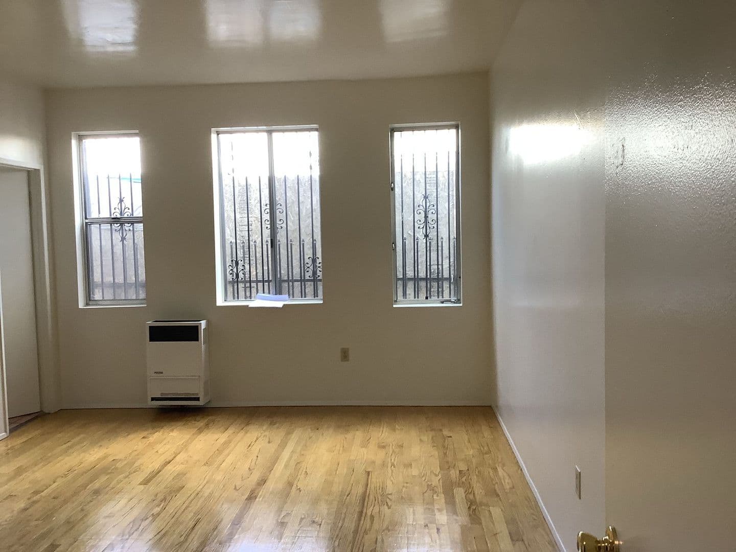 Huntington Park Apartment: 2804 E. 58th St.