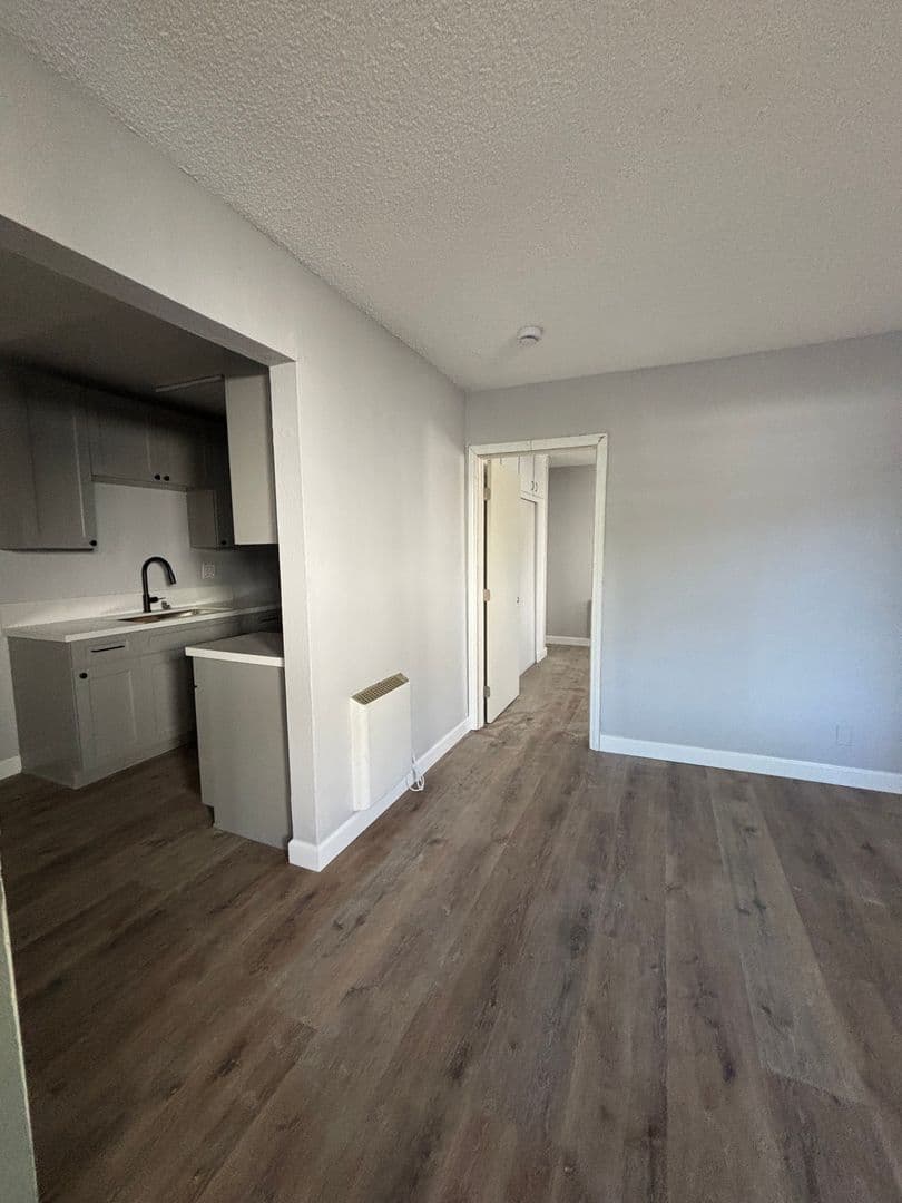 Maywood Apartment: 6118 Prospect Ave.