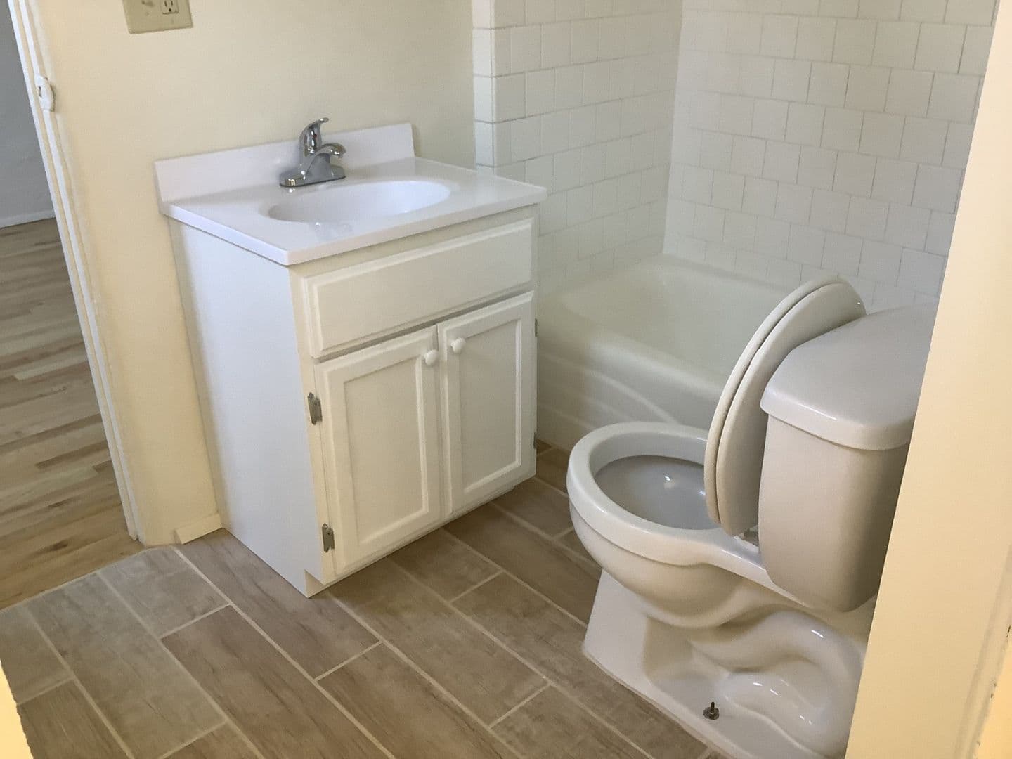 Huntington Park Apartment: 2804 E. 58th St.