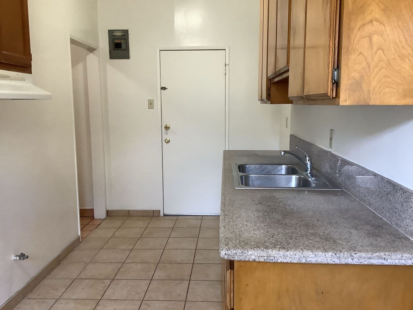 Huntington Park Apartment: 2804 E. 58th St.