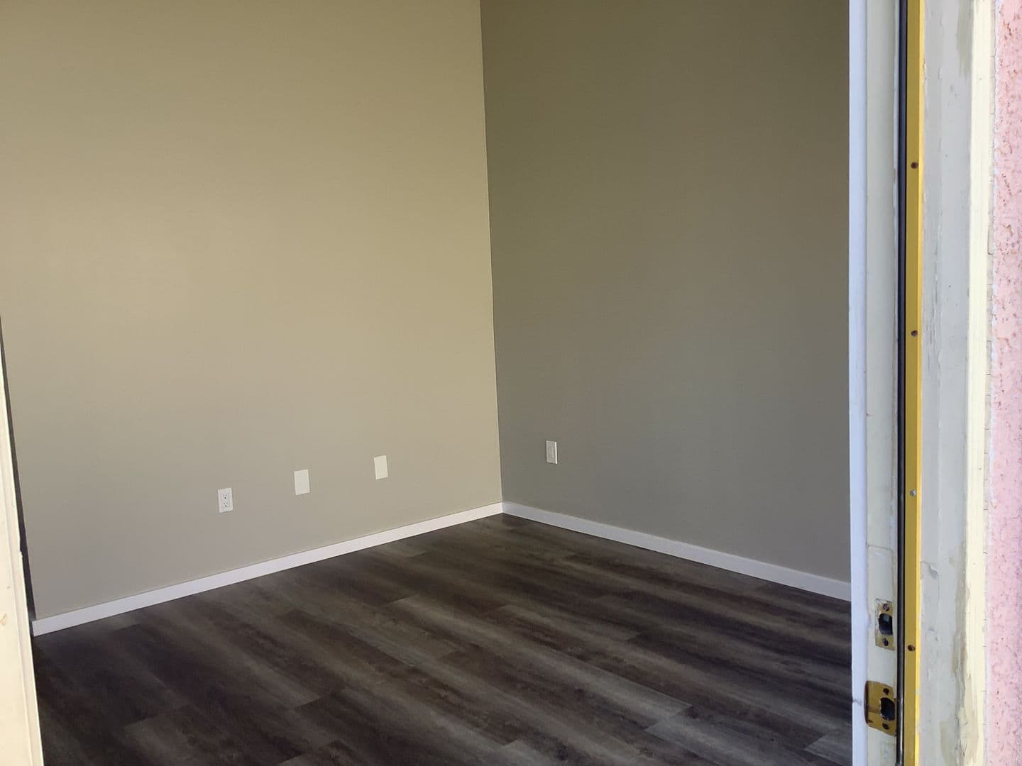 Bell Apartment: 4576 Florence Ave.