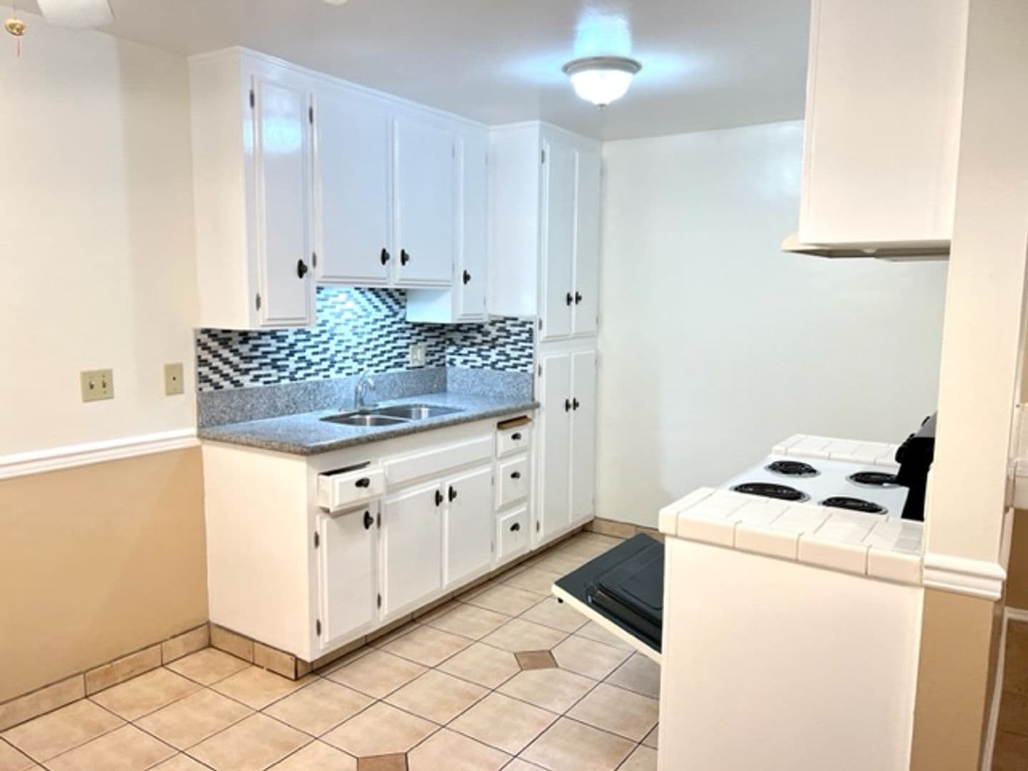 Whittier Apartment: 6257 Newlin Ave.