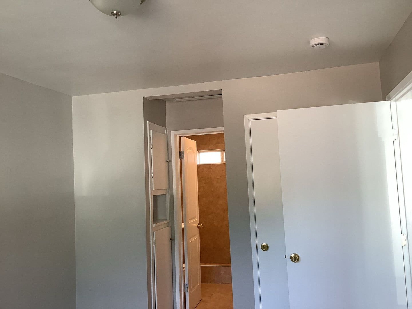 Bell Apartment: 6240/S Woodlawn Ave