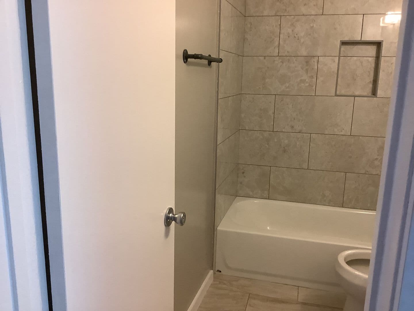 Huntington Park Apartment: 7013/S Malabar St.