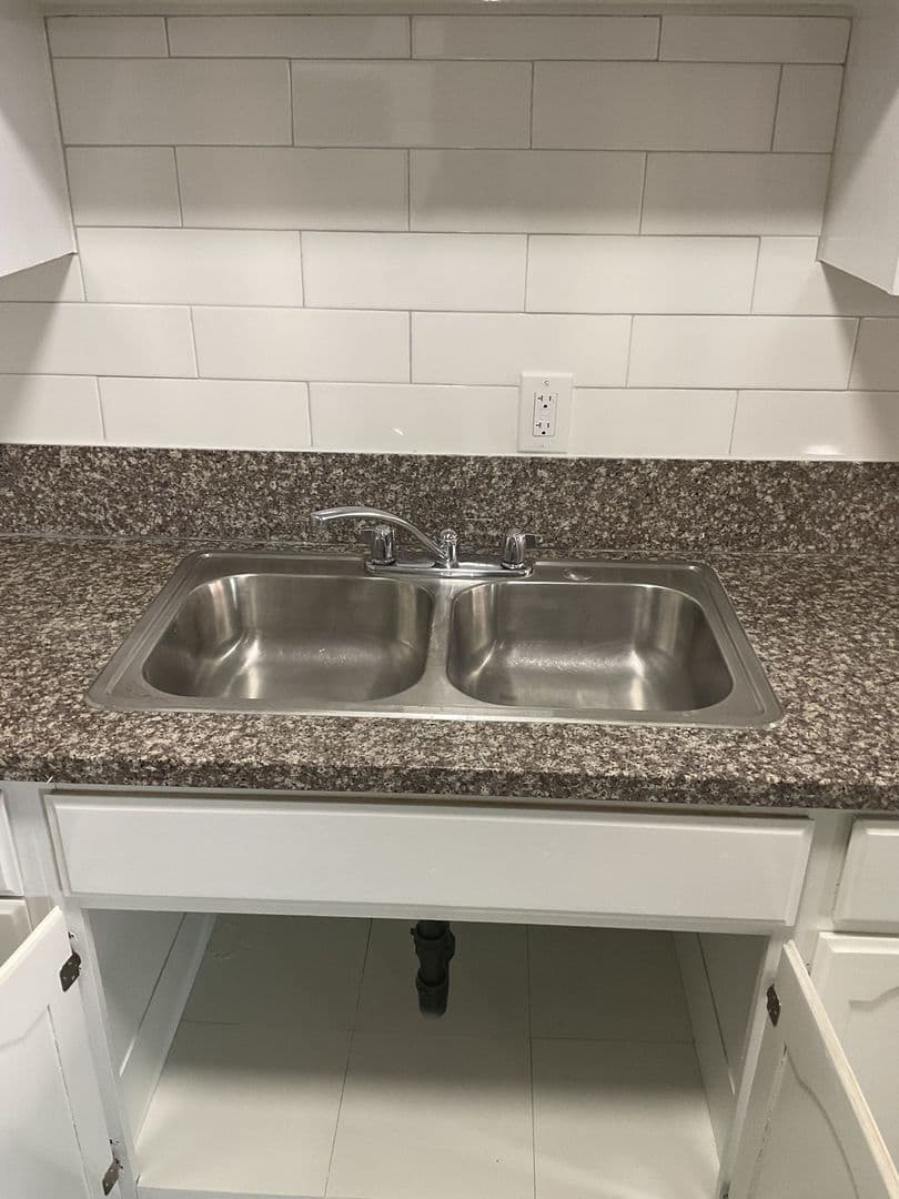 Huntington Park Apartment: 7013/S Malabar St.
