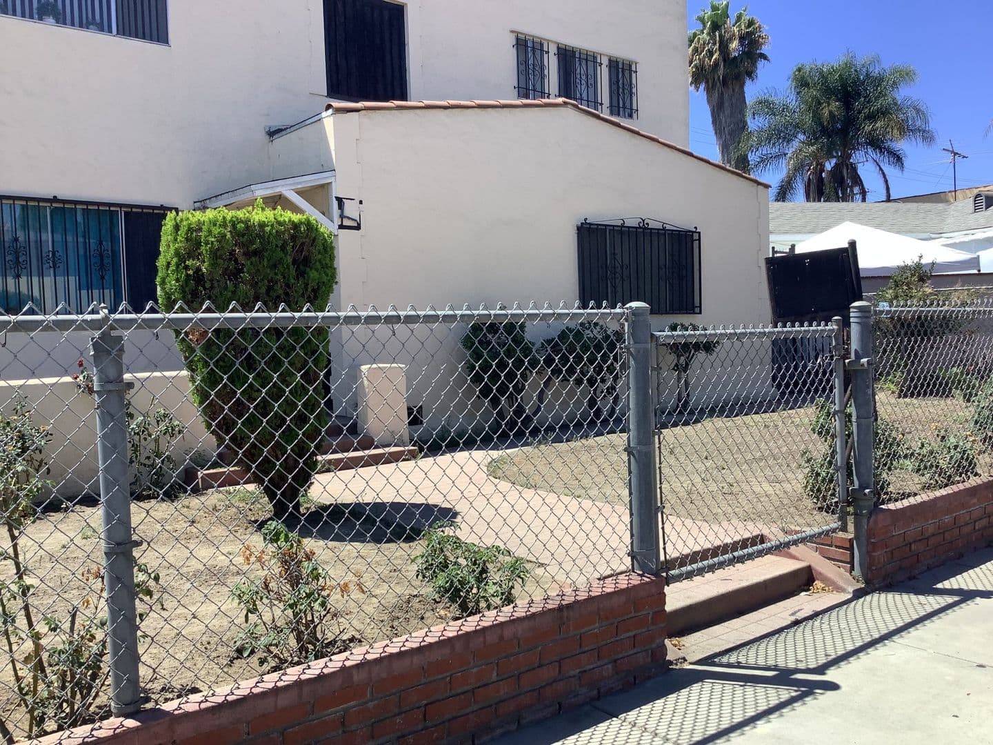 Huntington Park Apartment: 2804 E. 58th St.