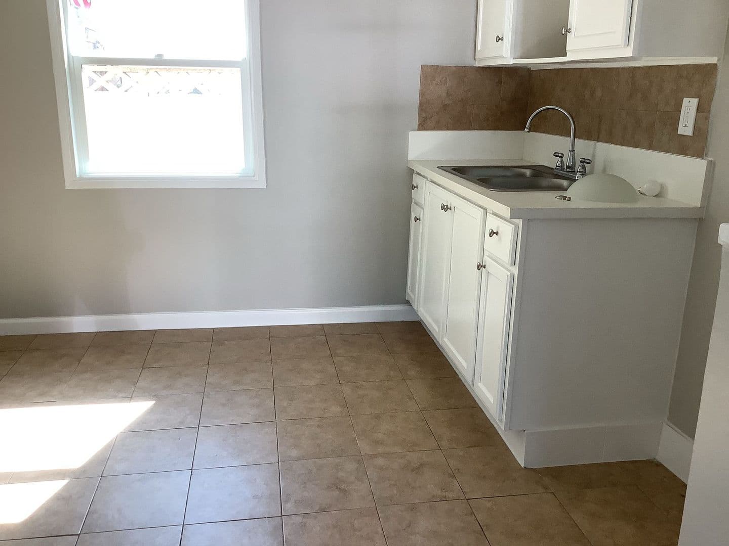 Bell Apartment: 6240/S Woodlawn Ave