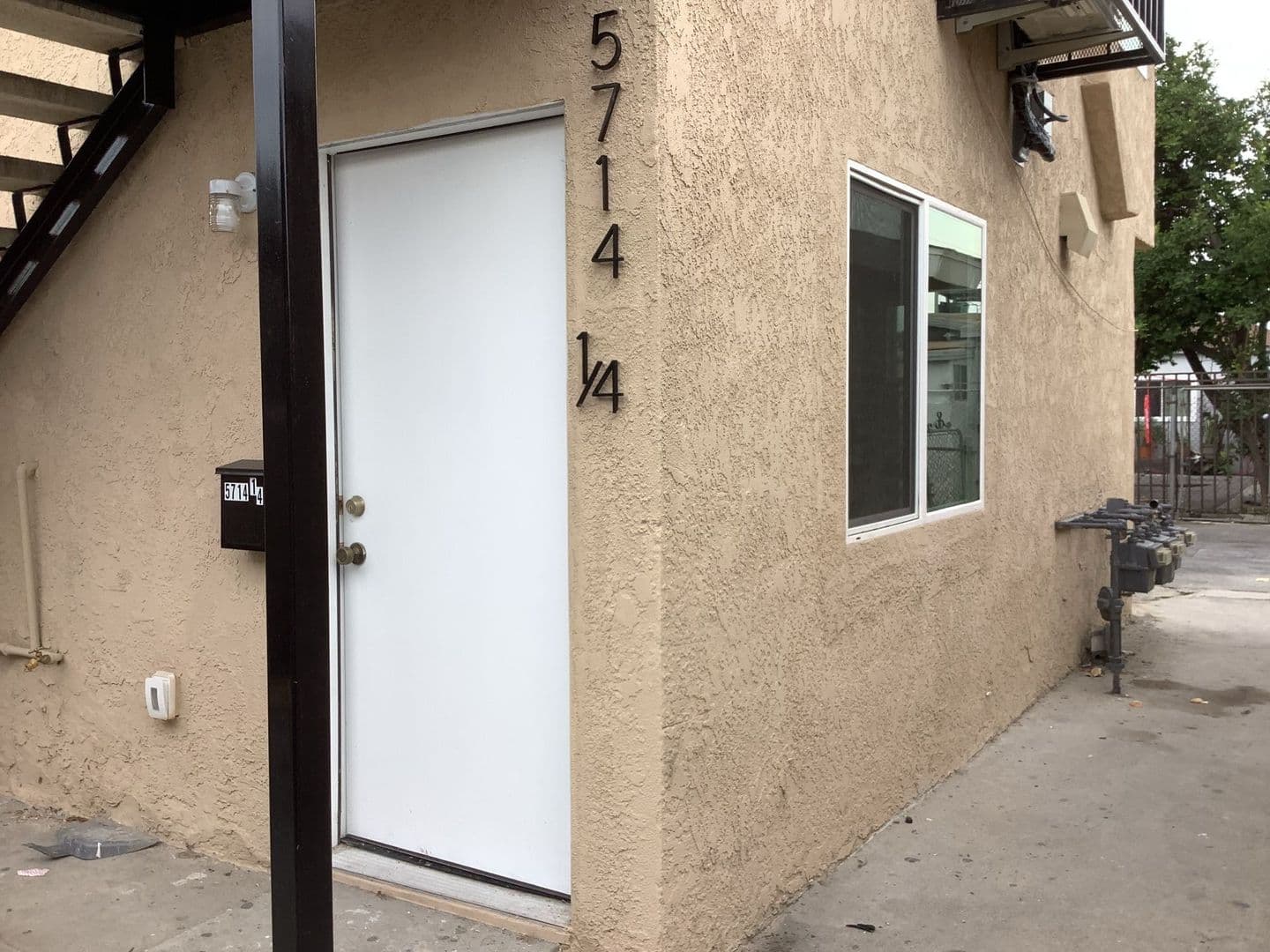 Bell Gardens Apartment: 5712 Priory St.