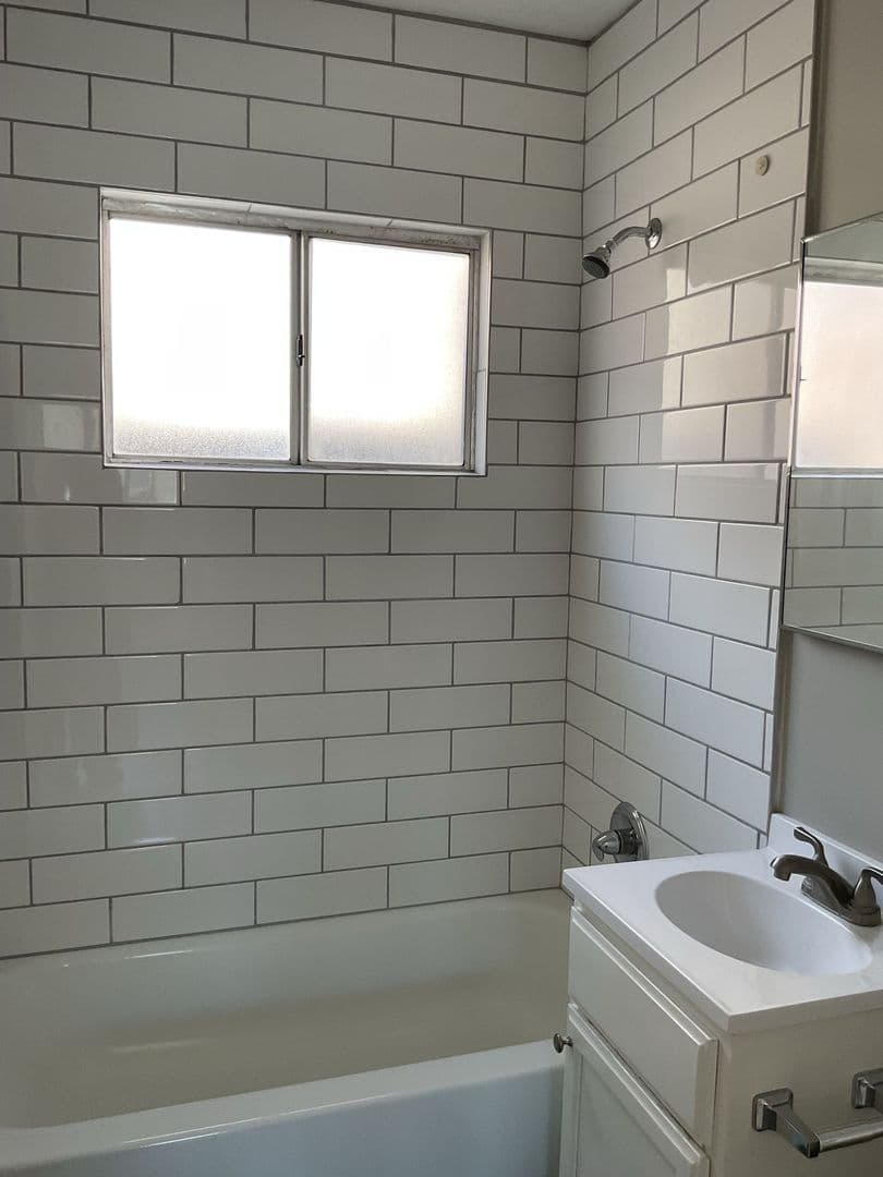 Bell Apartment: 6503/S Fishburn Ave.