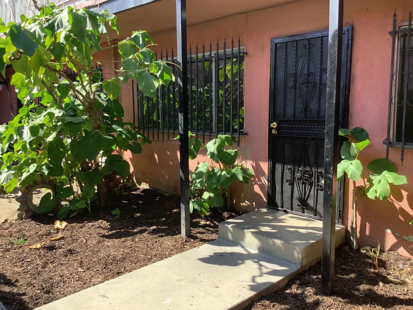 Huntington Park Apartment: 7013/S Malabar St.