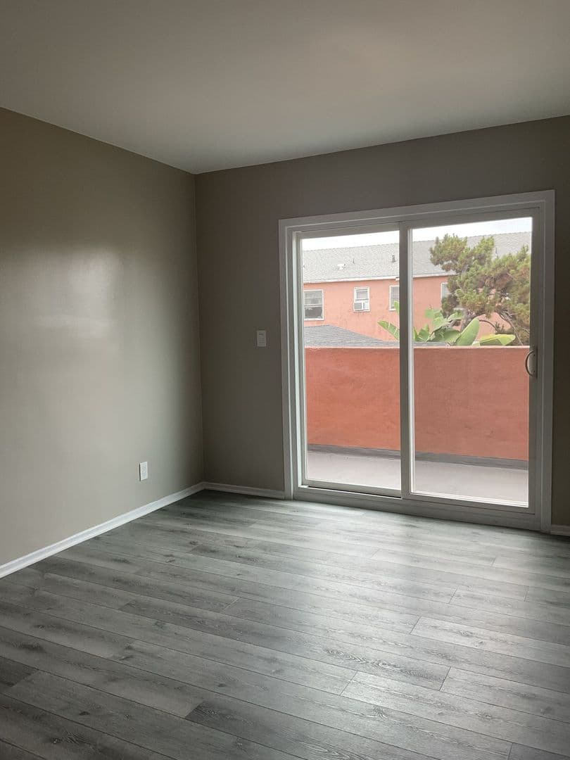 Huntington Park Apartment: 7013/S Malabar St.