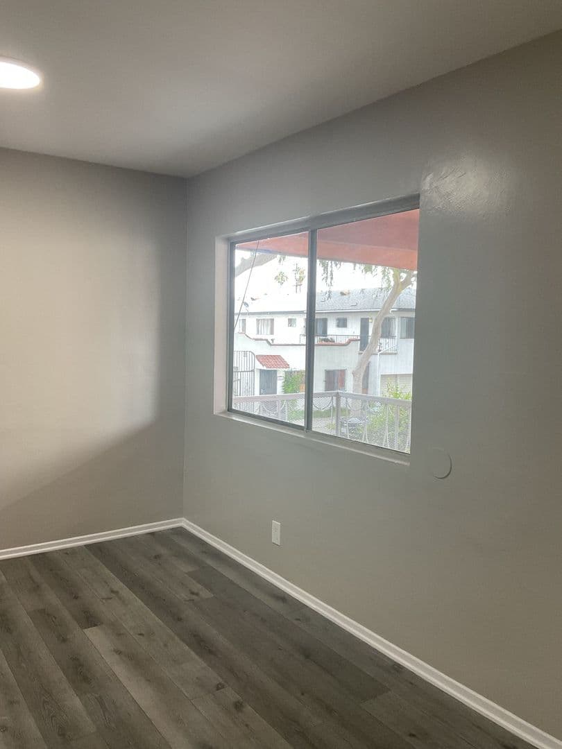 Huntington Park Apartment: 7013/S Malabar St.