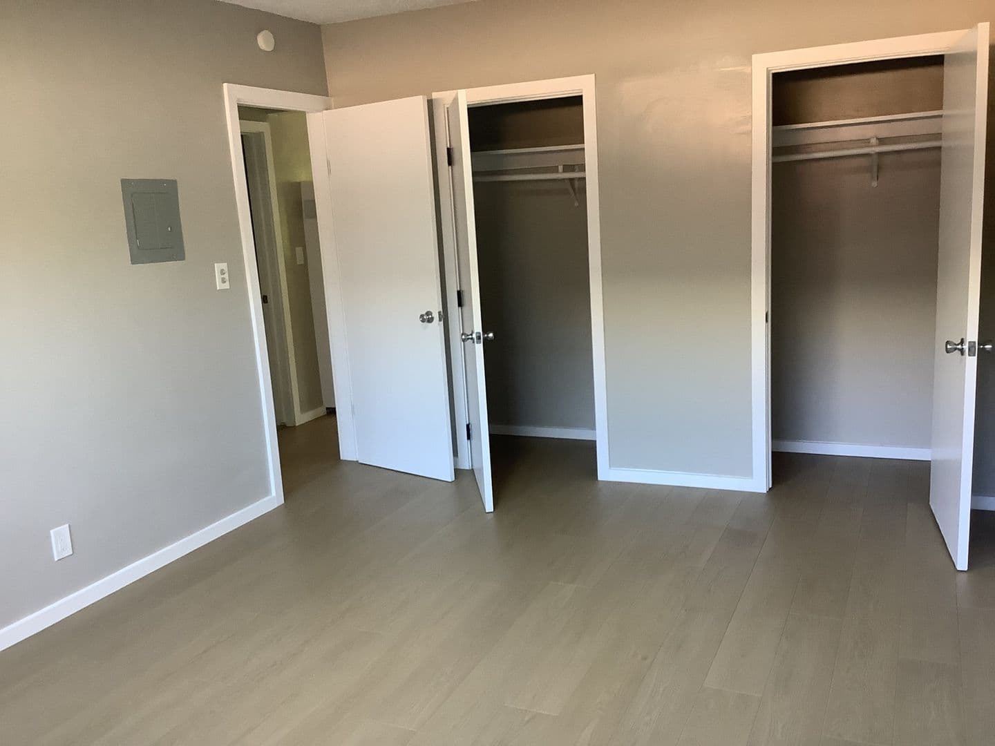 Huntington Park Apartment: 7013/S Malabar St.