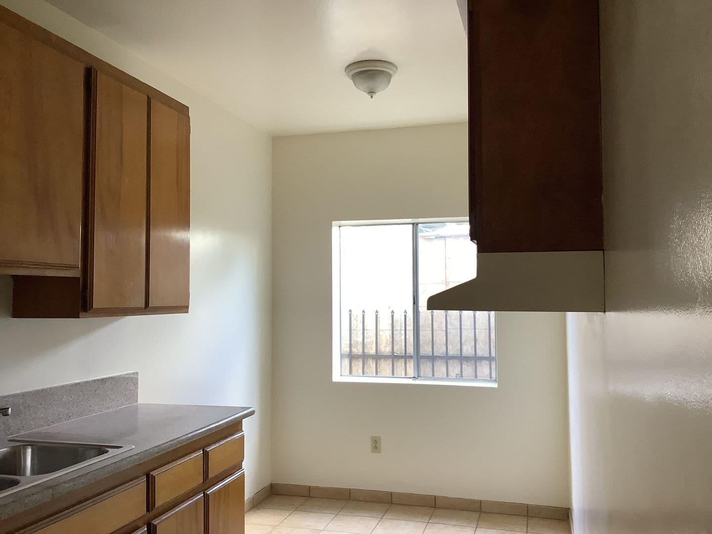 Huntington Park Apartment: 2804 E. 58th St.