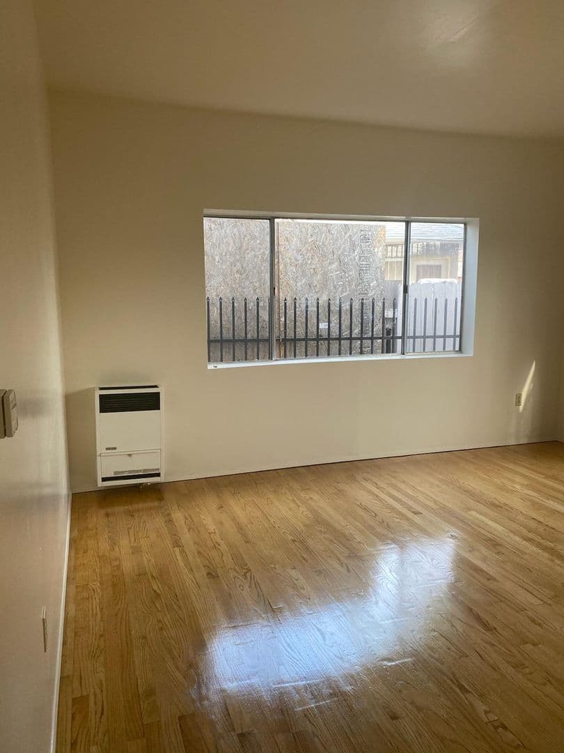 Huntington Park Apartment: 2804 E. 58th St.