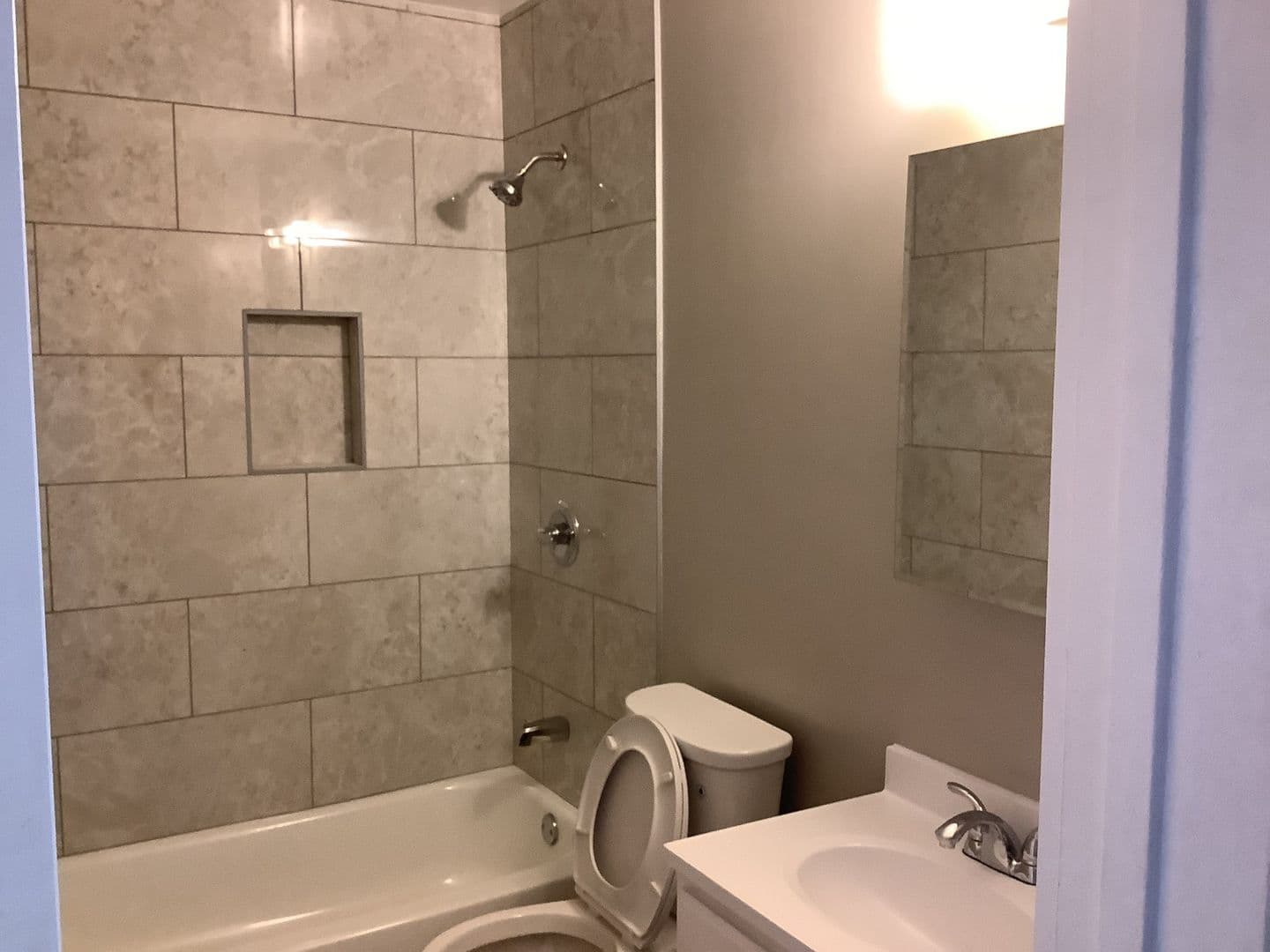 Huntington Park Apartment: 7013/S Malabar St.