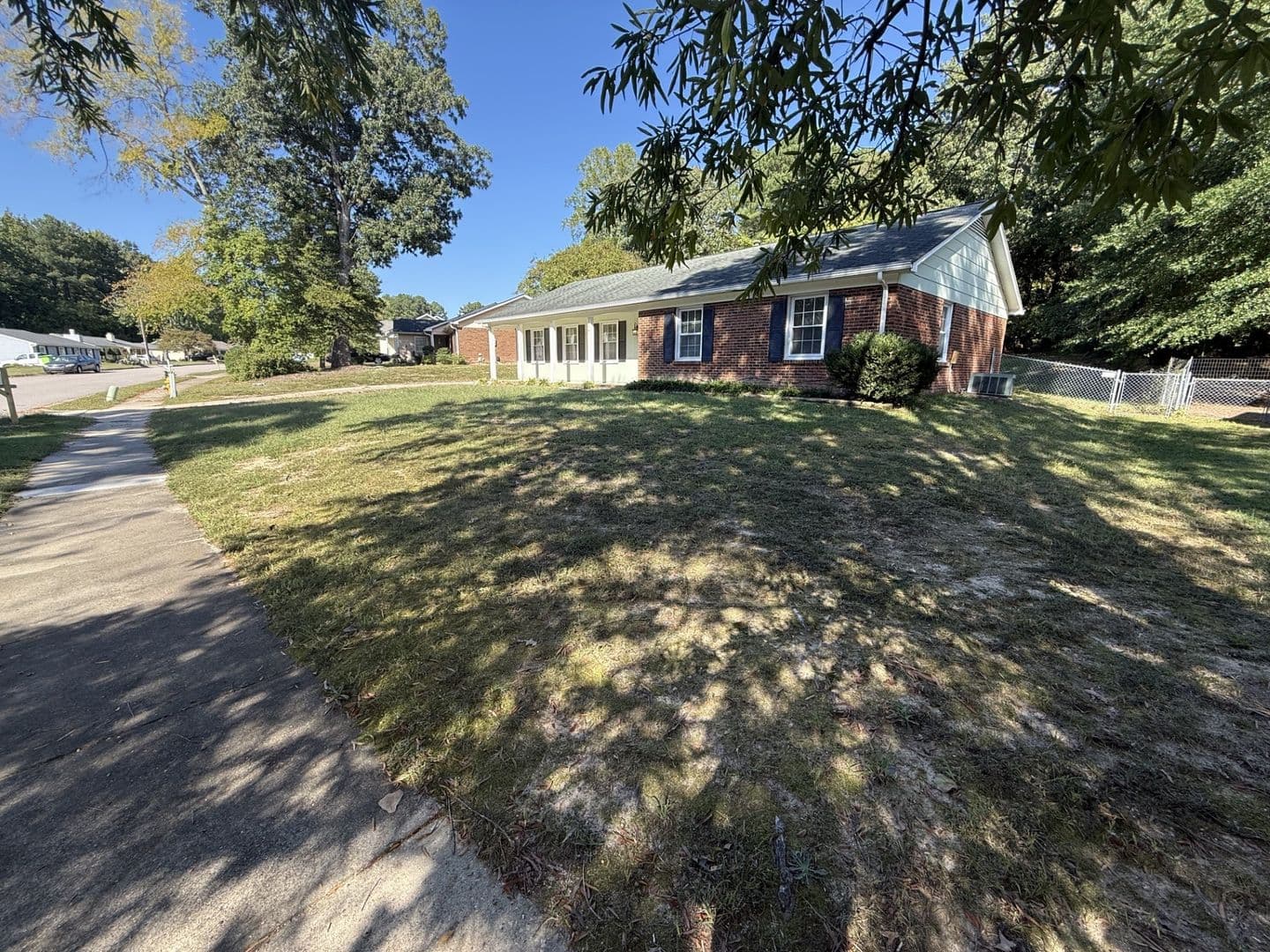 Raleigh House: 5224 Round Hill Lane