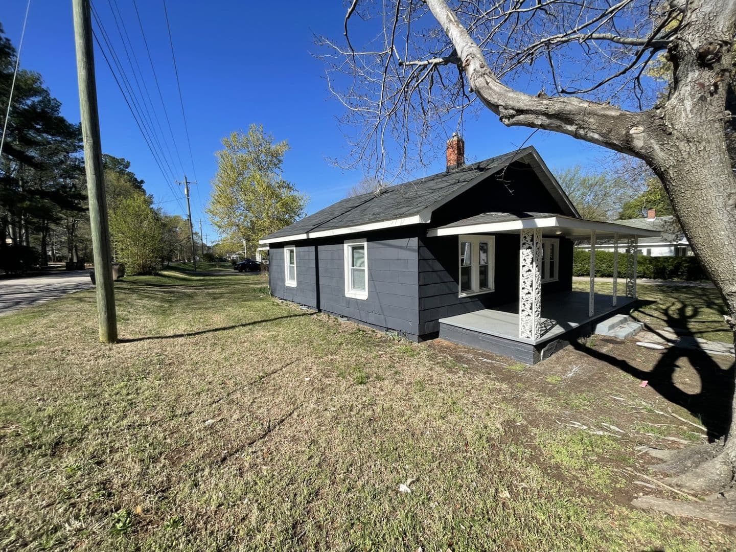 Wake Forest House: 322 E. Perry Avenue
