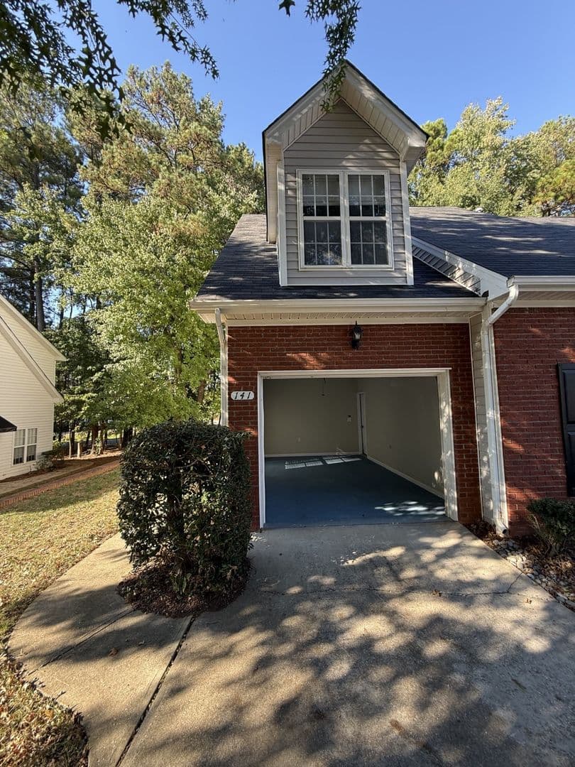 Garner Townhome: 141 Bayleigh Ct