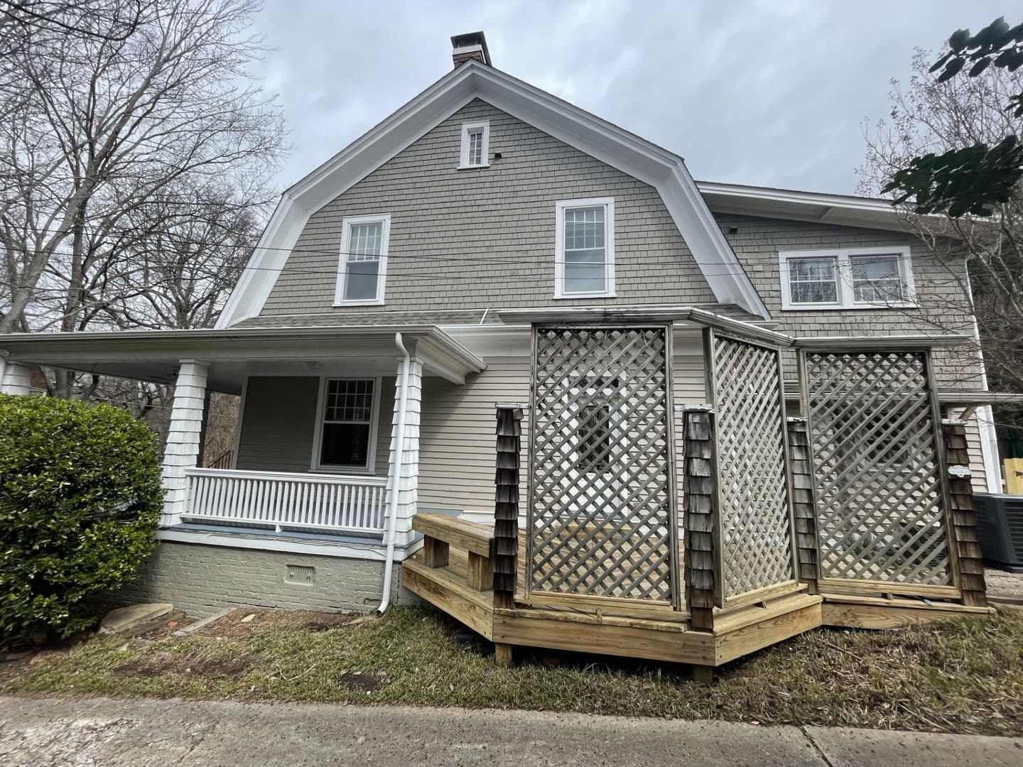 Raleigh House: 114 E Park Ave