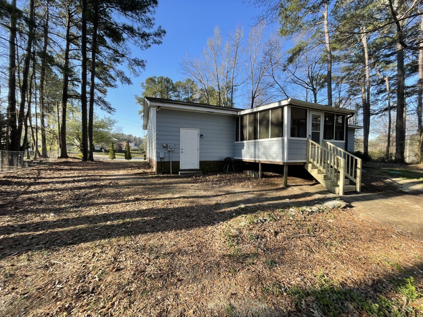 Knightdale House: 116 Pine Country Lane