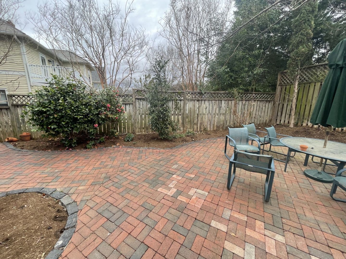 Raleigh House: 114 E Park Ave