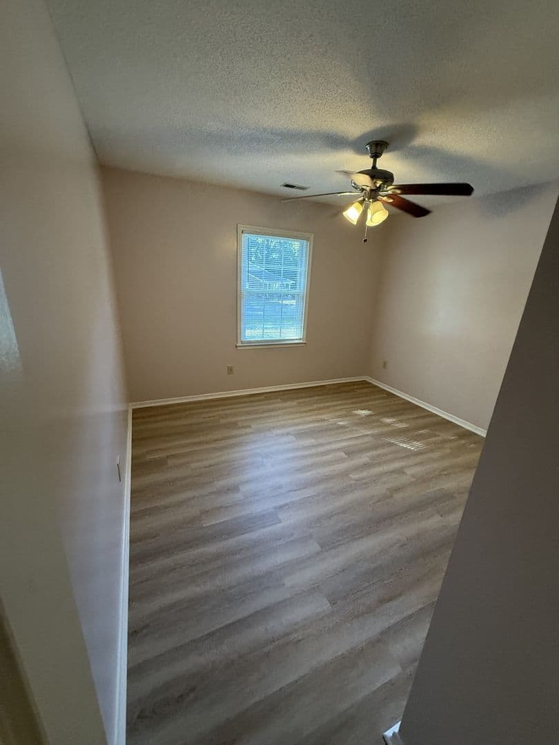 Raleigh House: 5224 Round Hill Lane