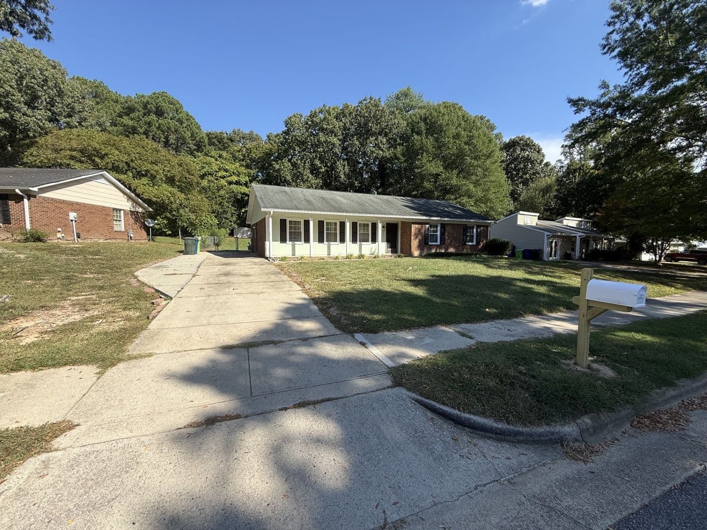 Raleigh House: 5224 Round Hill Lane