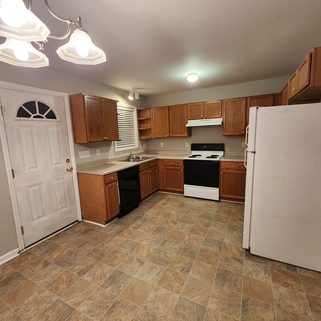 Wake Forest House: 134 West Oak Ave