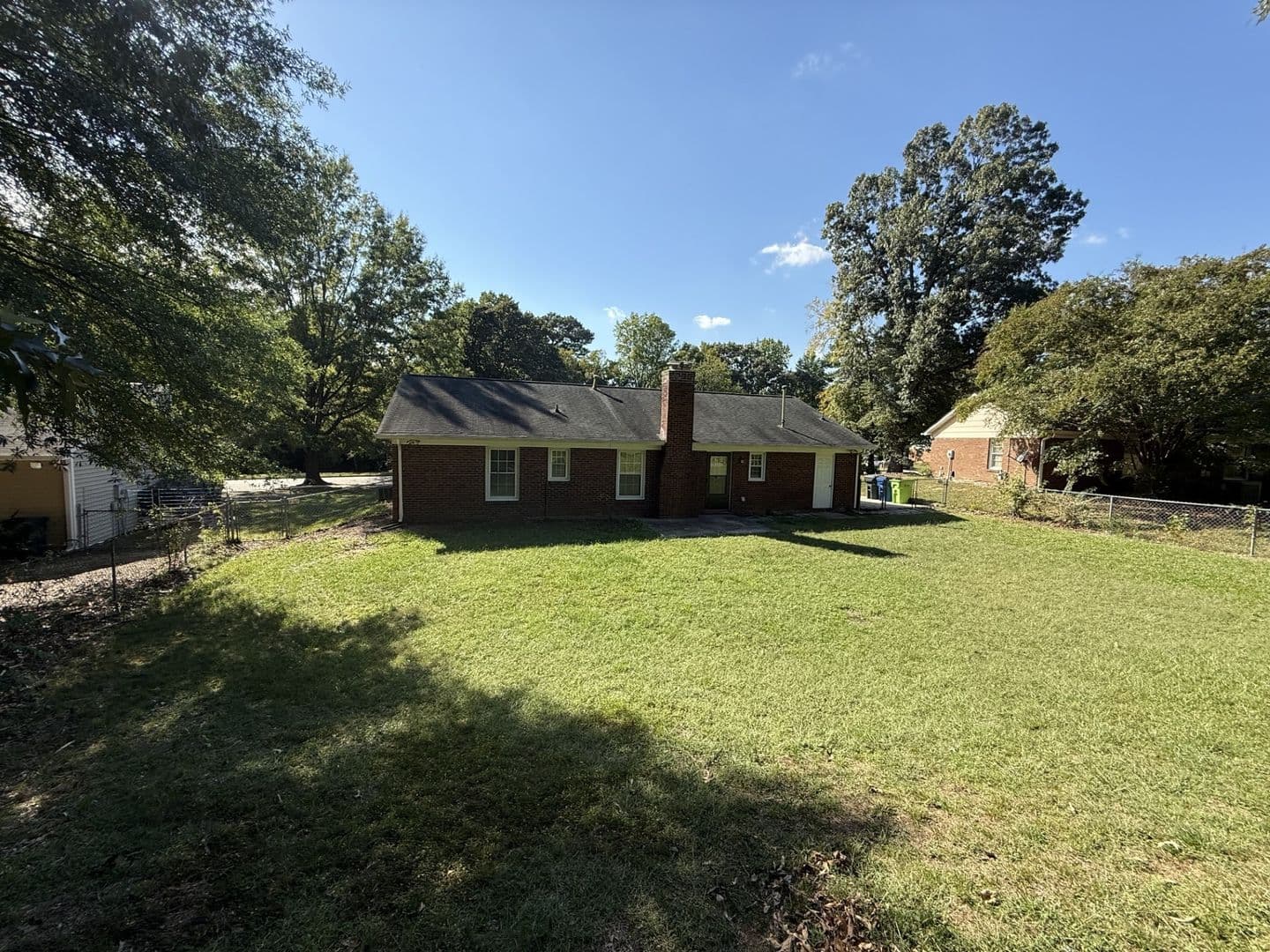 Raleigh House: 5224 Round Hill Lane