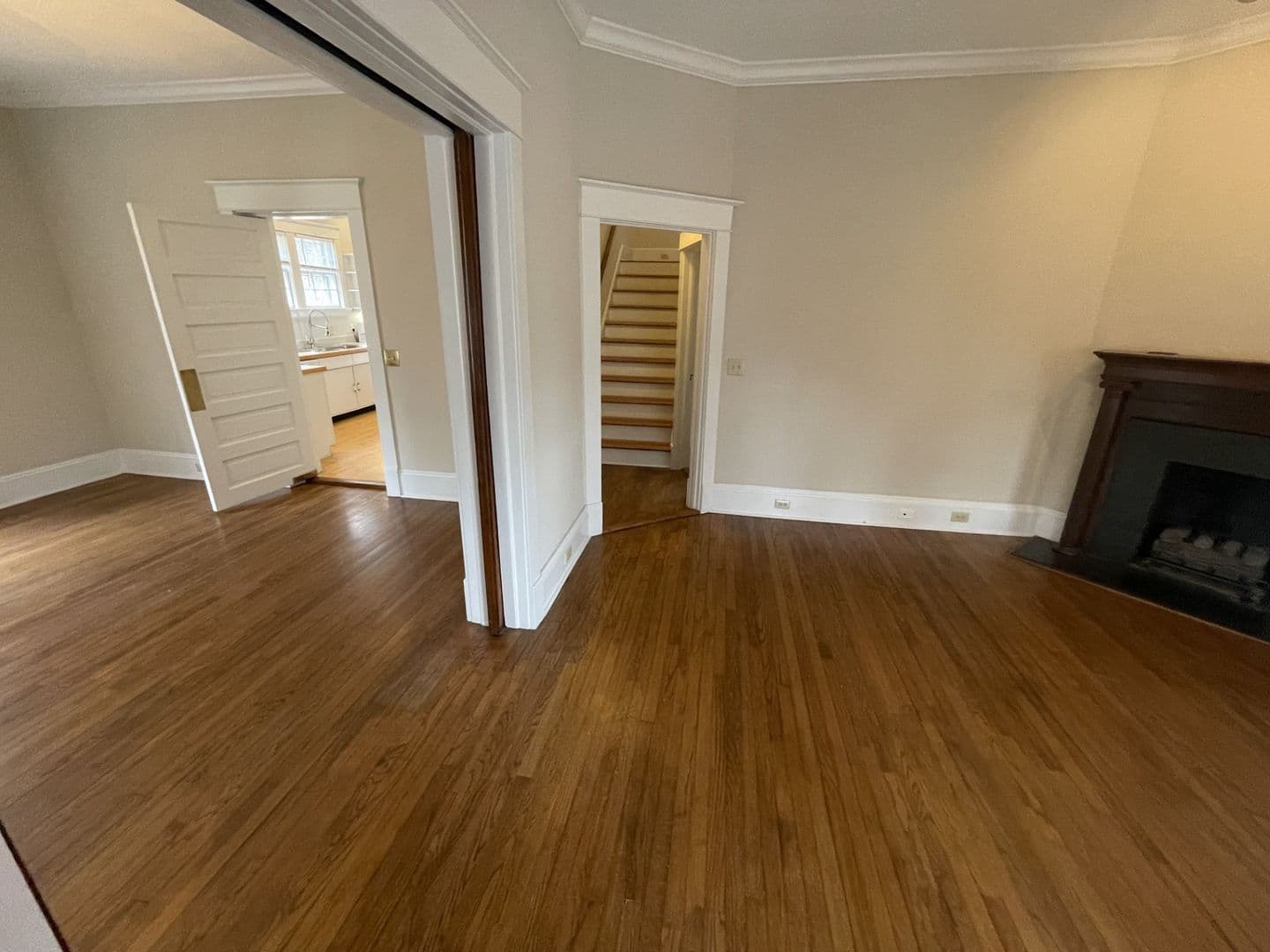 Raleigh House: 114 E Park Ave