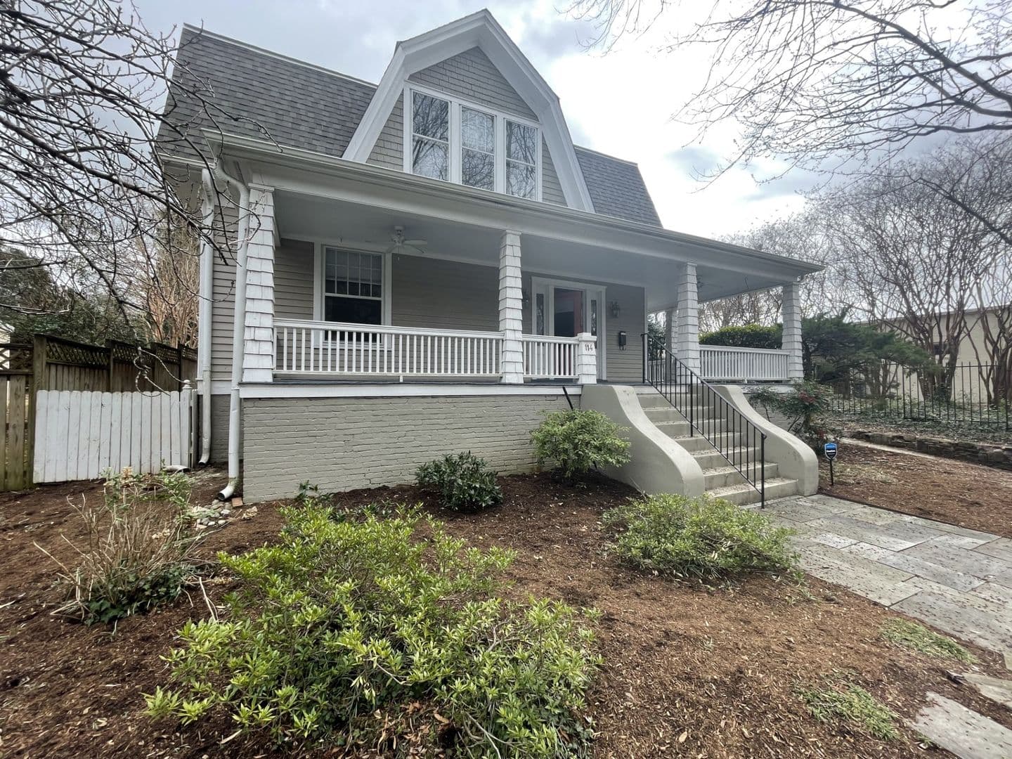 Raleigh House: 114 E Park Ave