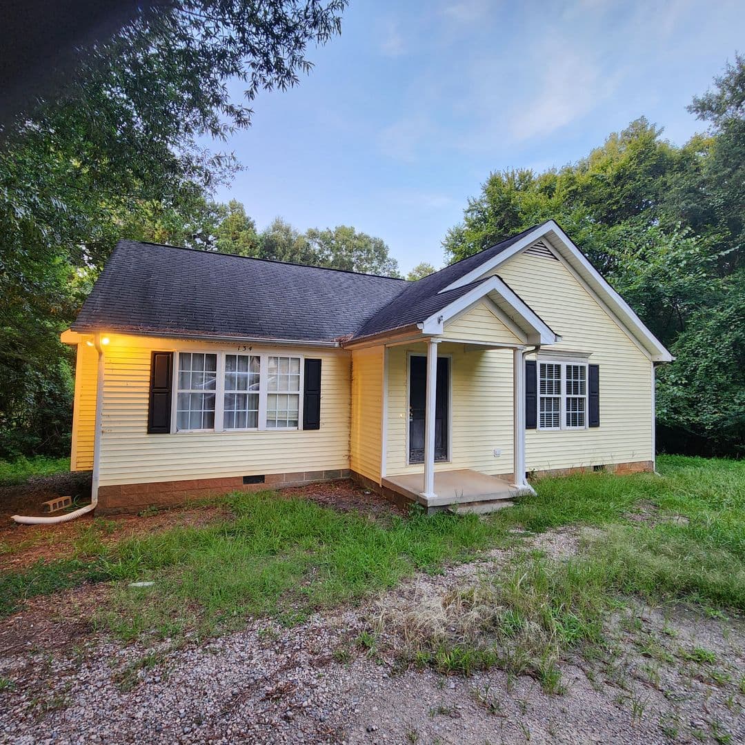 Wake Forest House: 134 West Oak Ave