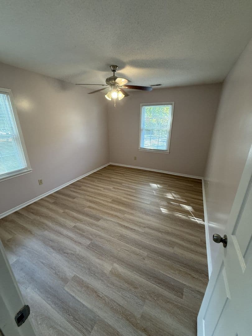 Raleigh House: 5224 Round Hill Lane