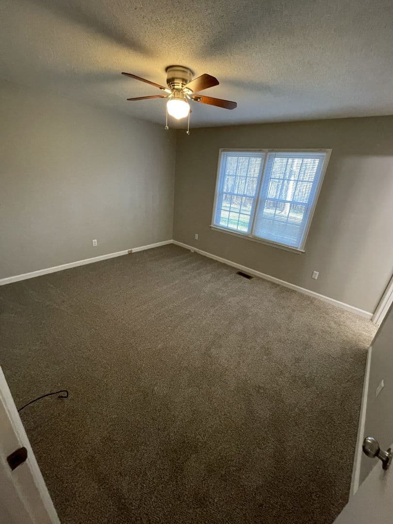 Knightdale House: 116 Pine Country Lane