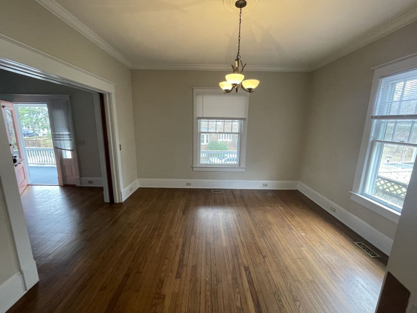 Raleigh House: 114 E Park Ave