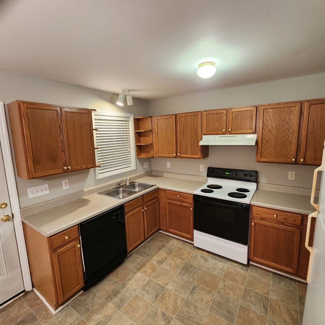 Wake Forest House: 134 West Oak Ave
