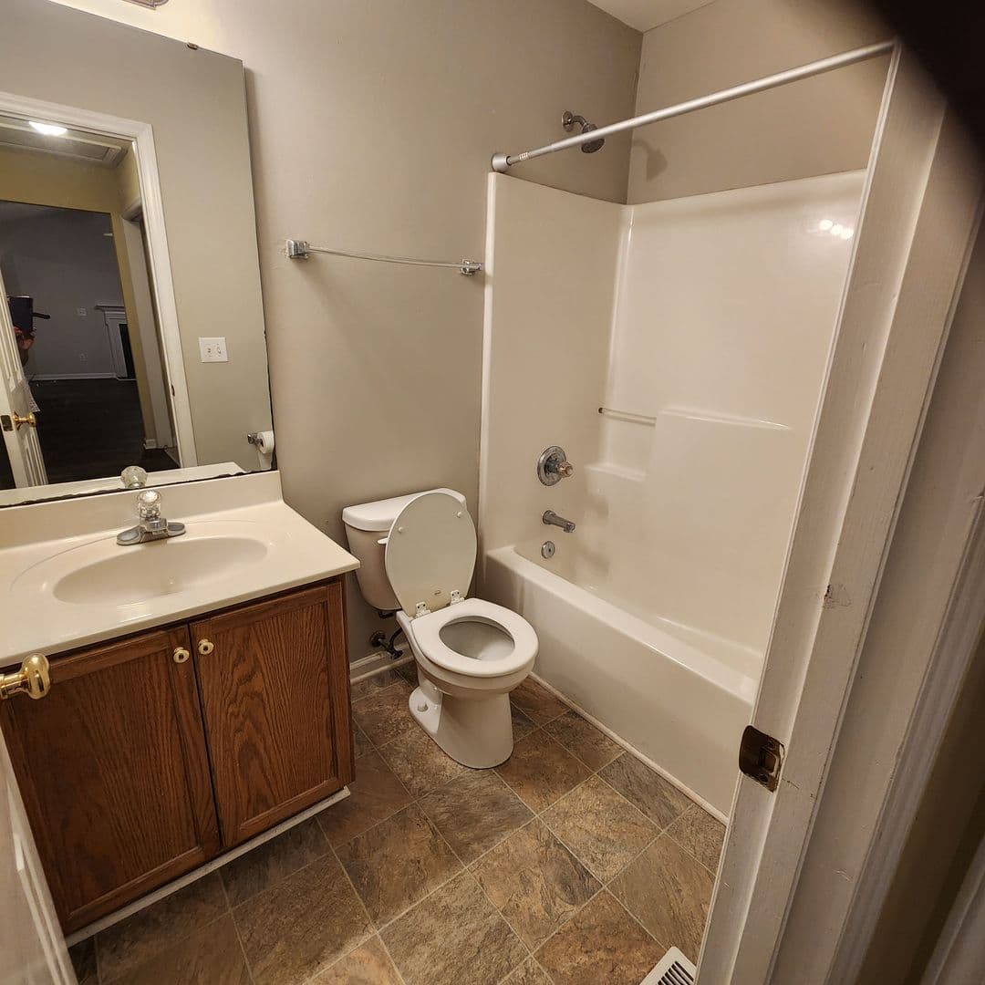 Wake Forest House: 134 West Oak Ave